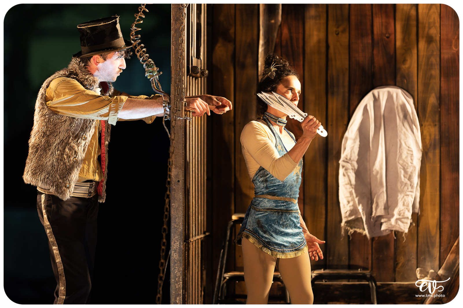 DE CHAIR ET D'ACIER (CIE 100 RACINES)